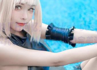 图库里的夏日回忆：Kitkat Cosplay与阿尔托莉雅Alter泳装的完美邂逅